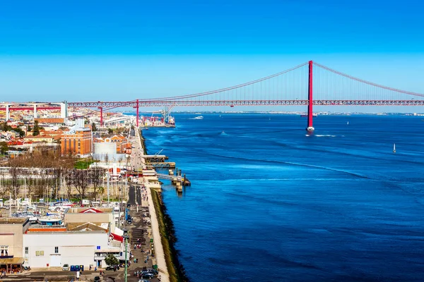 Lisboa, Portugal Río Tajo y puente — Foto de Stock