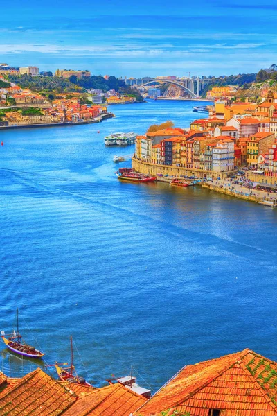 Porto, Portugália óvárosi kilátás a Douro folyóra — Stock Fotó