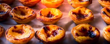 Yumurtalı tart, geleneksel Portekiz tatlısı, pastel de nata.