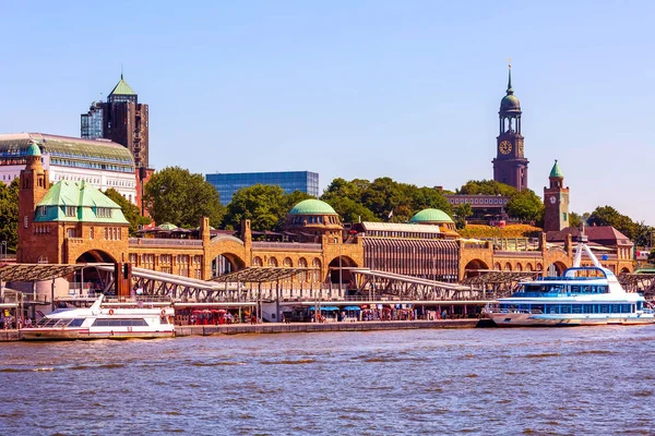 Německo, Hamburk panorama a řeka Labe — Stock fotografie