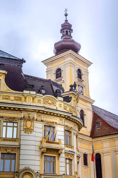 Dům na náměstí ve Sibiu, Sedmihradsku, Rumunsko — Stock fotografie