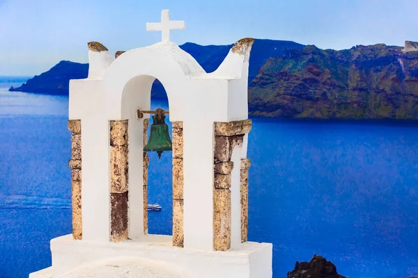 그리스 산토리니에 있는 바다와 백종 탑 — 스톡 사진