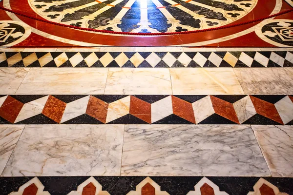 Mozaiková podlaha v sienské katedrále — Stock fotografie