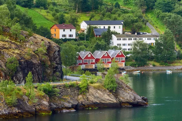 Krajobraz wsi i fiord Norwegii w Flam — Zdjęcie stockowe