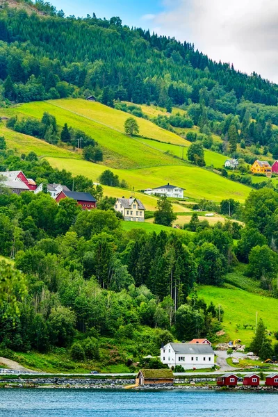 Norge, Olden Village sommar landskap — Stockfoto