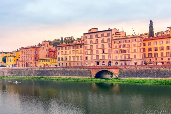 Tradiční italský domy, Florencie, Itálie — Stock fotografie