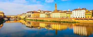 River Arno, Palazzo Vecchio kulesi, Floransa, İtalya