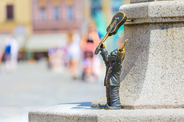 Dwarf gnome sculpture, Wroclaw, Poland — Stock Photo, Image