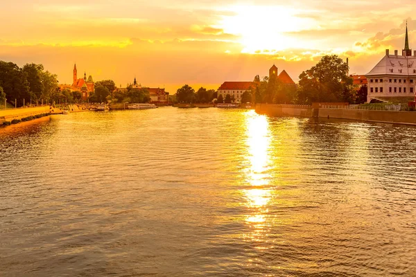 Wrocław, Polska panorama zachodu słońca Odra — Zdjęcie stockowe