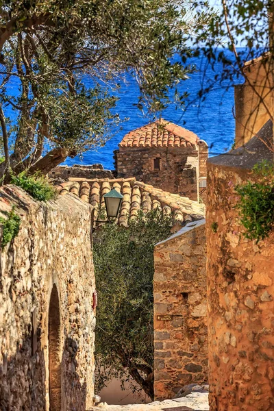 Monemvasia old houses view in Peloponnese, Greece — Stock Photo, Image