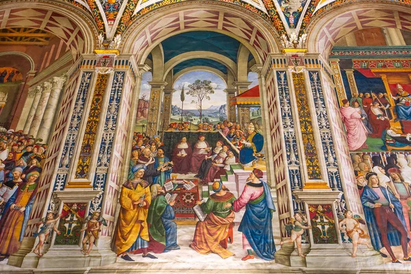 シエナ大聖堂デュオモ絵画、イタリア — ストック写真