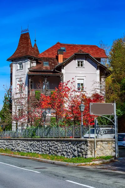 Bledsjön, färgglada hus, Slovenien — Stockfoto