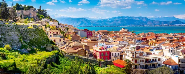 Nafplio, Görögország légi kilátás és hóhegyek — Stock Fotó