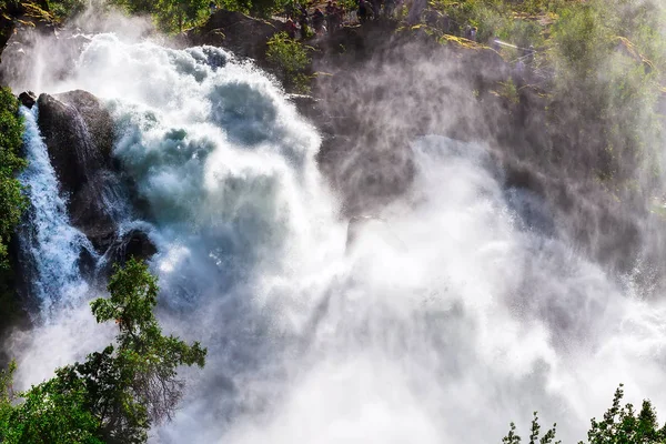 Бриксдальский водопад в Норвегии — стоковое фото