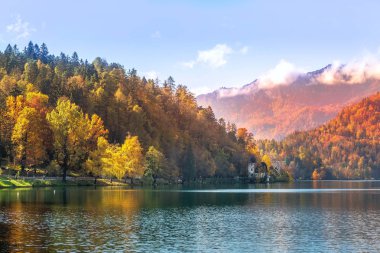 Slovenya sonbahar günbatımında kanadı