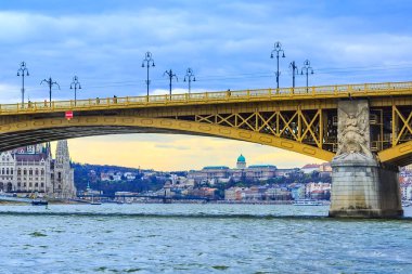 nehir köprüsü ve Budapeşte'deki Buda Kalesi, Macaristan