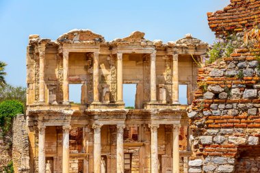 Türkiye 'nin Efes kentindeki Celsus Kütüphanesi