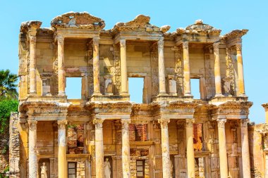 Türkiye 'nin Efes kentindeki Celsus Kütüphanesi