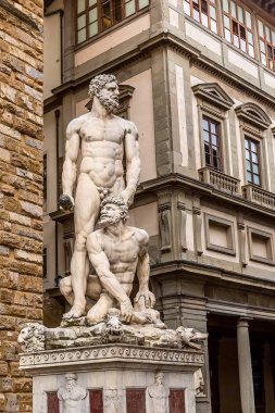 Herkül heykeli yakınındaki Palazzo Vecchio, Florence, İtalya
