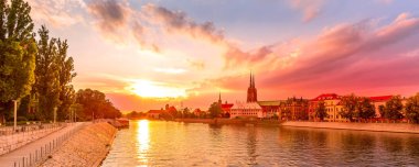Wroclaw, Polonya Günbatımı Oder Nehri