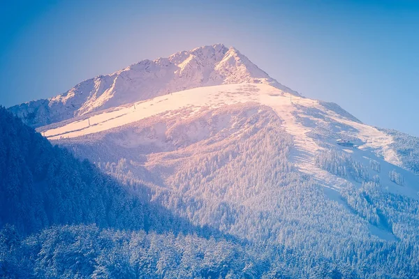 斜面を持つバンスコのスキー背景、ブルガリア — ストック写真