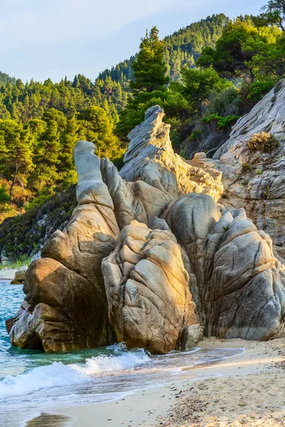 Rocas y mar en Vourvourou, Chalkidiki, Grecia —  Fotos de Stock
