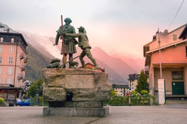 Balmat ve Paccard heykeli, Chamonix, Fransa