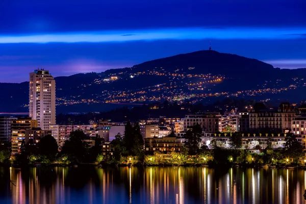 Svájc, Montreux, éjszakai kilátás a tóra — Stock Fotó