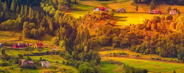 Norvegia paesaggio villaggio di montagna — Foto Stock