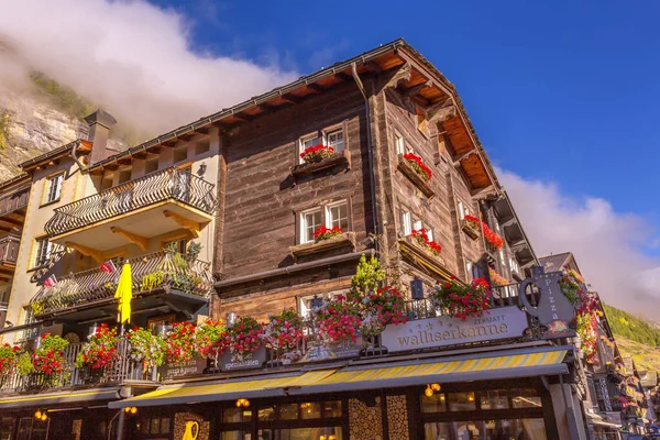 Maisons à Zermatt village alpin, Suisse — Photo