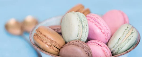 Macaroons coloridos. Banner de macarons doces — Fotografia de Stock