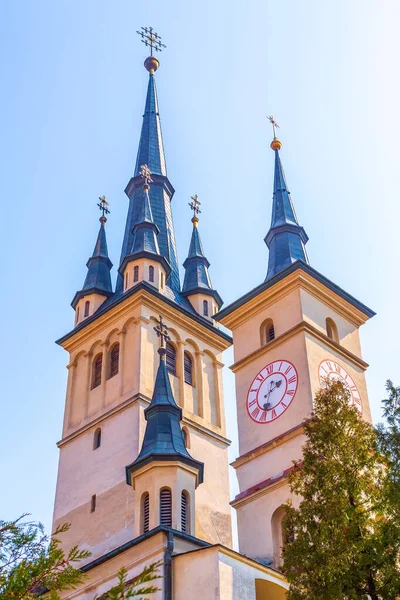 Türme der St.-Nikolaus-Kirche, Brasov, Rumänien — Stockfoto