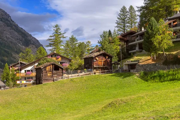 Maisons à Zermatt village alpin, Suisse — Photo