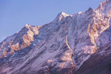 Kar İsviçre Alpleri dağ zirvelerine yakın çekim