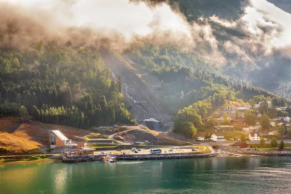 Norvégia, Loen Skylift felvonó a Nordfjord felett — Stock Fotó