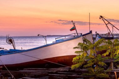 Pomorie, Bulgar tekneleri panorama, gün batımı