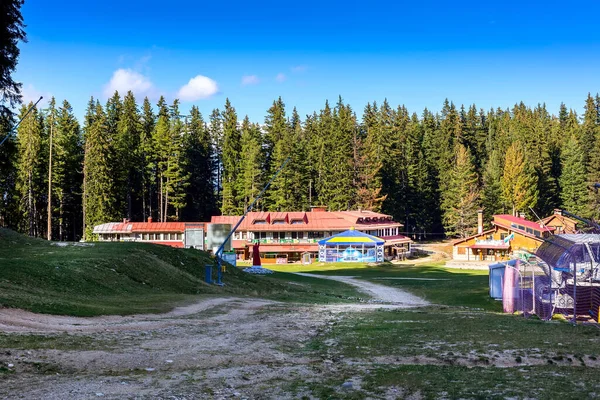 Bansko, Bulgarien höst skidort berg utsikt — Stockfoto