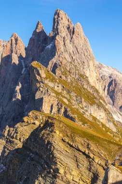Dolomitler, İtalya panoraması. Yazın, sonbaharda Odle Dağları 'nda ölüm.