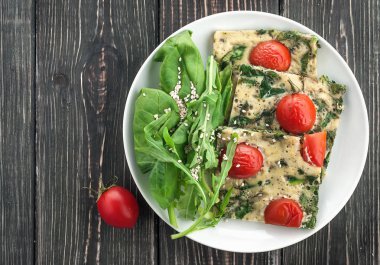 Frittata ıspanak ve domates ile