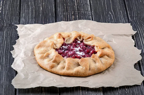 Open taart Galette met rode kruisbes — Stockfoto