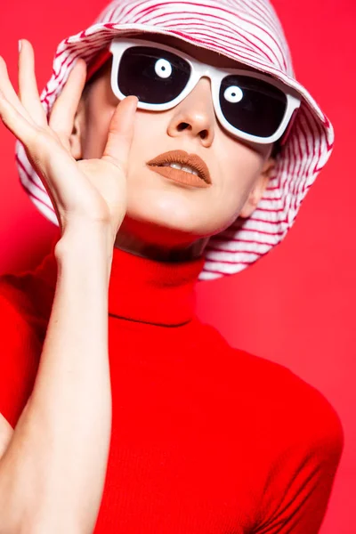 Vacker Ung Kvinna Med Solglasögon Och Hatt Retro Stil Sommar — Stockfoto