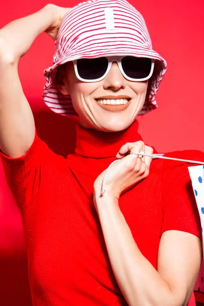 Happy Shopping Woman Shopping Bags Bright Red Background Wearing Hat — Stock Photo, Image