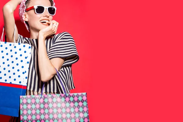 Happy Shopping Woman Shopping Bags Bright Red Background Wearing Hat — Stock Photo, Image