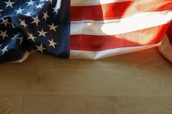 Американський Прапор Над Дерев Яними Тлі Теплих Осінні — стокове фото