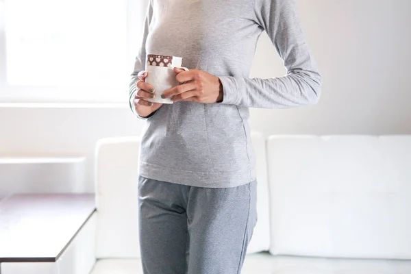 Bir Fincan Kahve Çay Kapuçino Kadın Elinde Gerçek Görüntü Bir — Stok fotoğraf