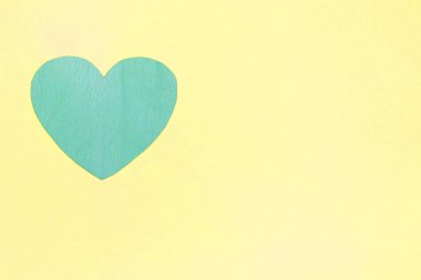 Deri dokusu sarı ile mavi kalp