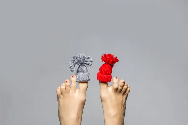 Funny Playful Female Feet Small Knitted Hat Big Fingers — Stock Photo, Image