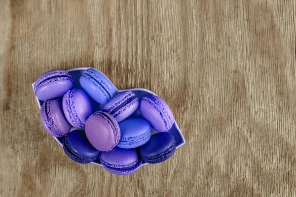 Macarons Aux Baies Sur Fond Bois Français Doux Baiser Concept — Photo