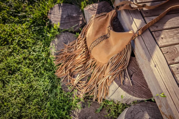 Boho Bali Beach Bag Fringe Green Grass — Stock Photo, Image