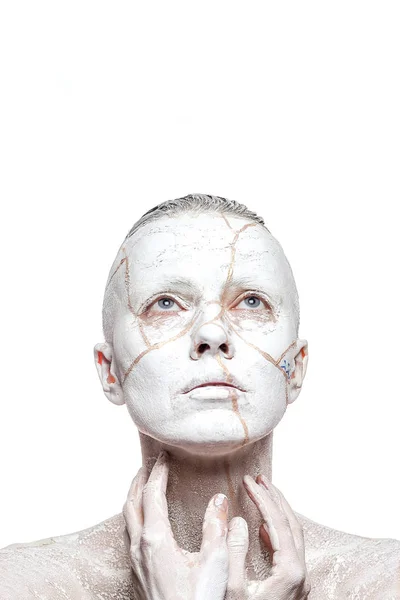 Kvinna Med Ansiktsmask Hennes Ansikte Titta Upp Isolerade Över Vita — Stockfoto